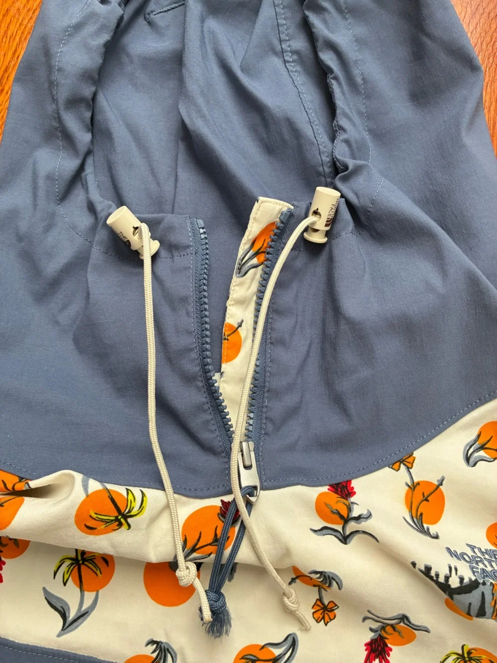 EUC The North Face Blue Floral Hooded Pullover Jacket Size M Outdoor Anorak
